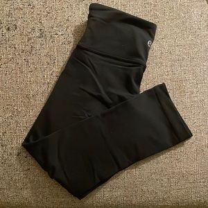 lululemon low rise cropped leggings size 2 black